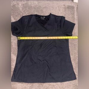 Made 2 Love Scrub Top Size L Black Pull Over Short Sleeve Pockets V Neck